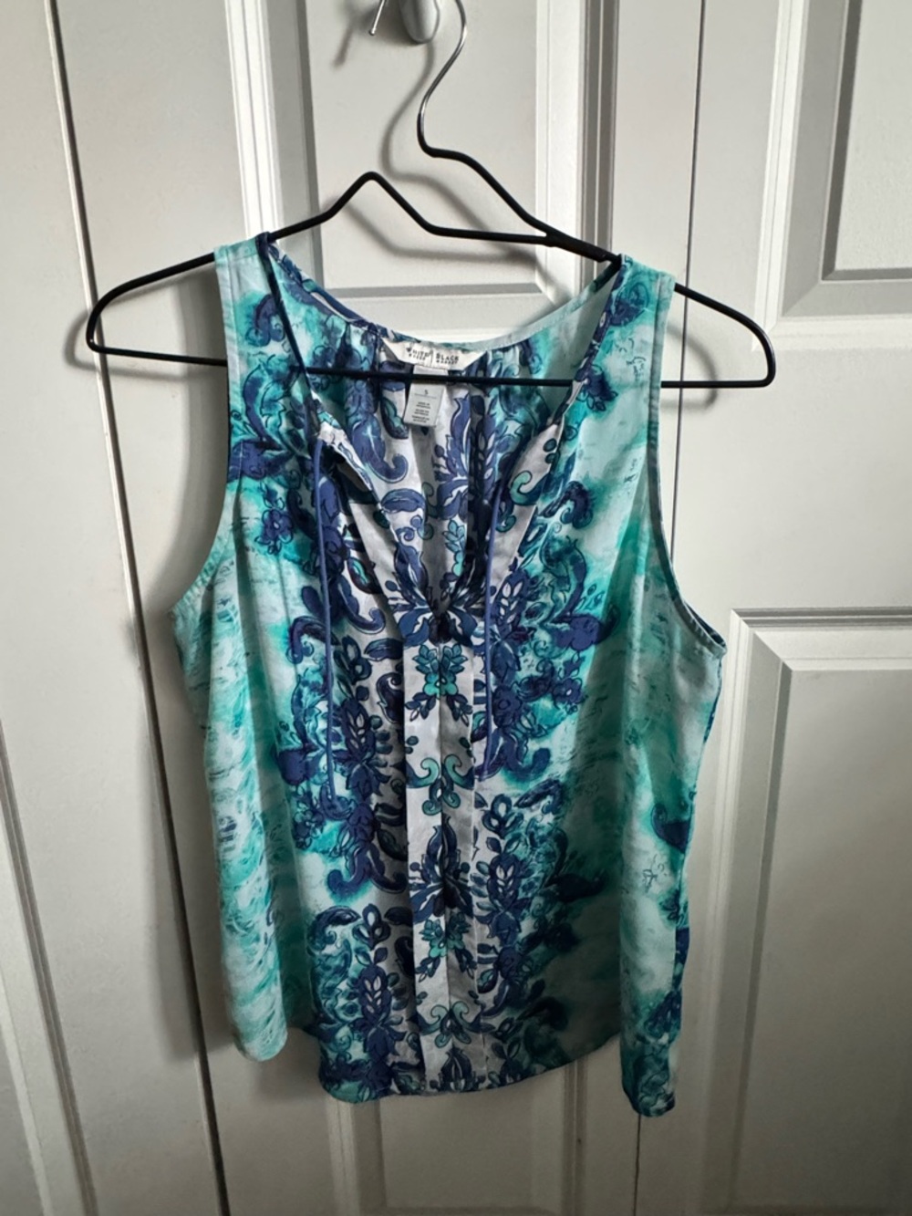 White House Black Market Blue & Aqua Floral Sleeveless Tank